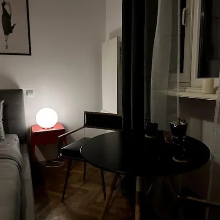 Mosh Studio Apartment