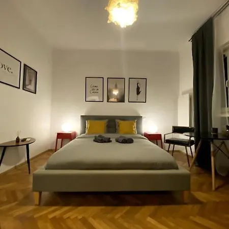 Mosh Studio Apartment